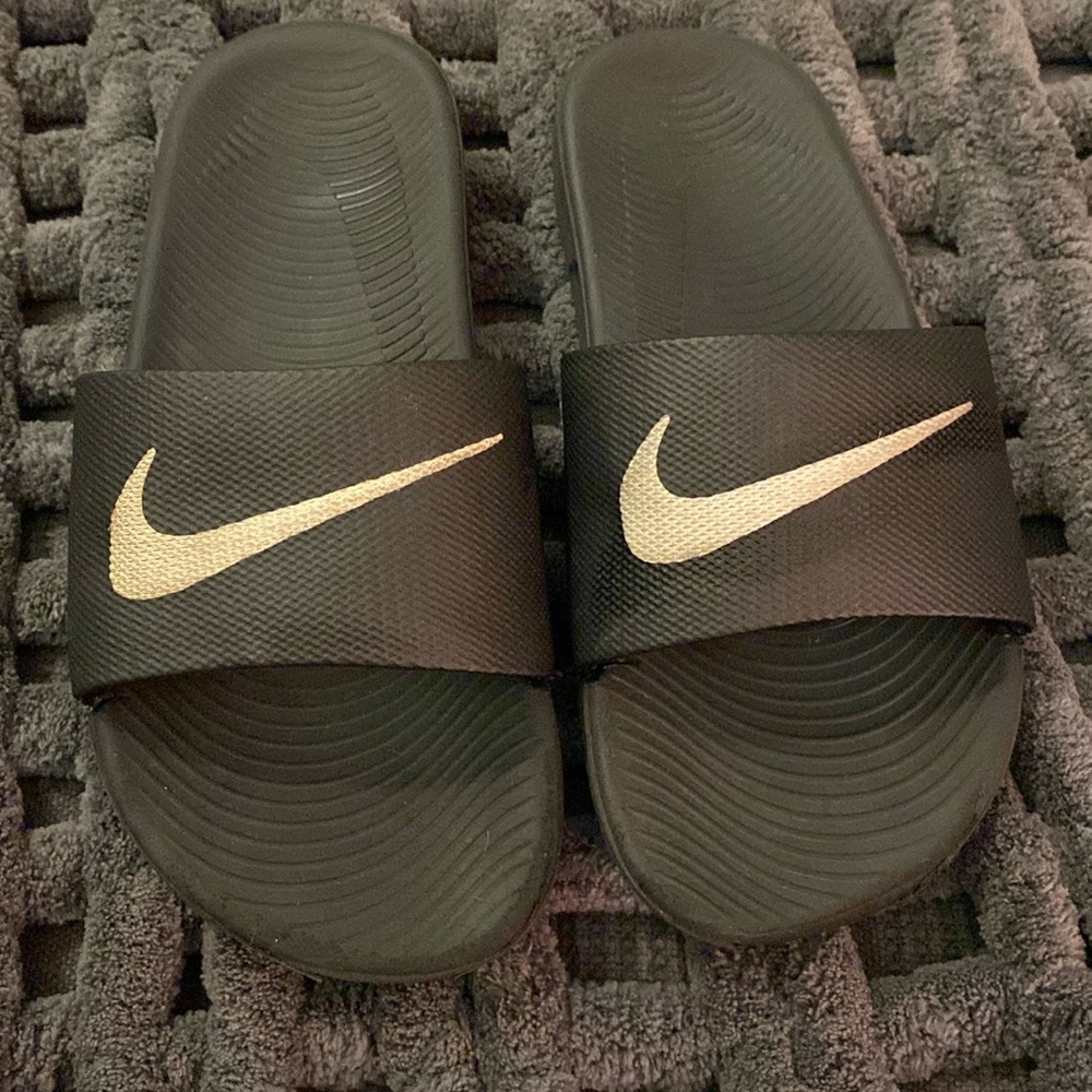 Boys Nike slides